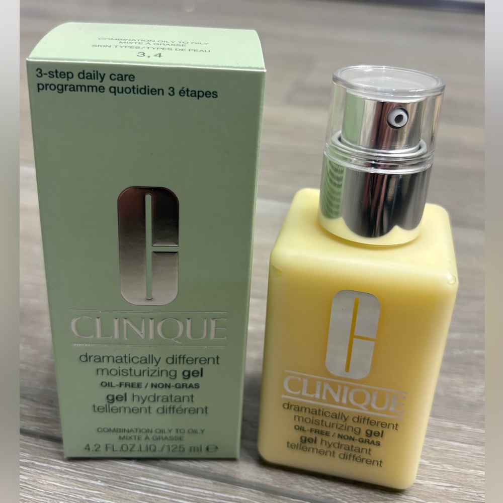 Clinique Dramatically Different Moisturizing Gel NWT - Picture 2 of 5